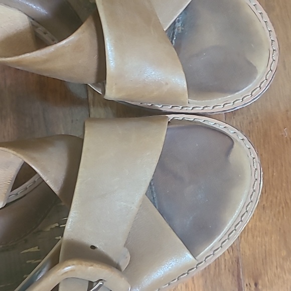 Sofft tan shoes - Picture 3 of 5